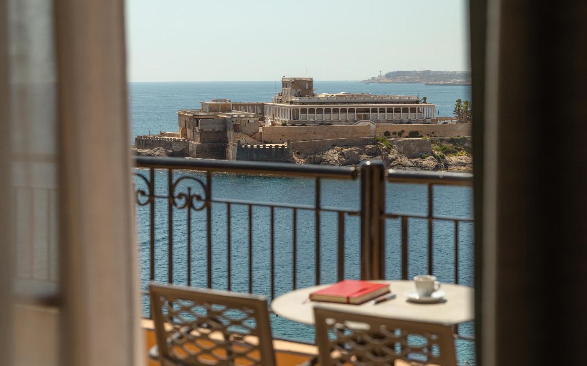 Deluxe Family Sea View Room